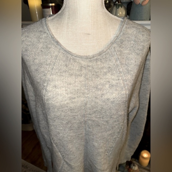 Coin 1804 Gray Split Back Leaf Print Shirttail Hem Sweater Size XL GUC - Picture 2 of 12